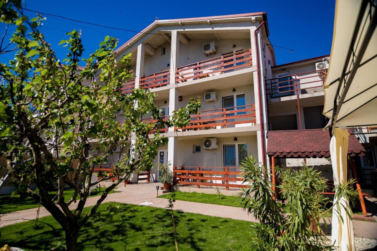 מלון Două Mai Casa Ypu מראה חיצוני תמונה