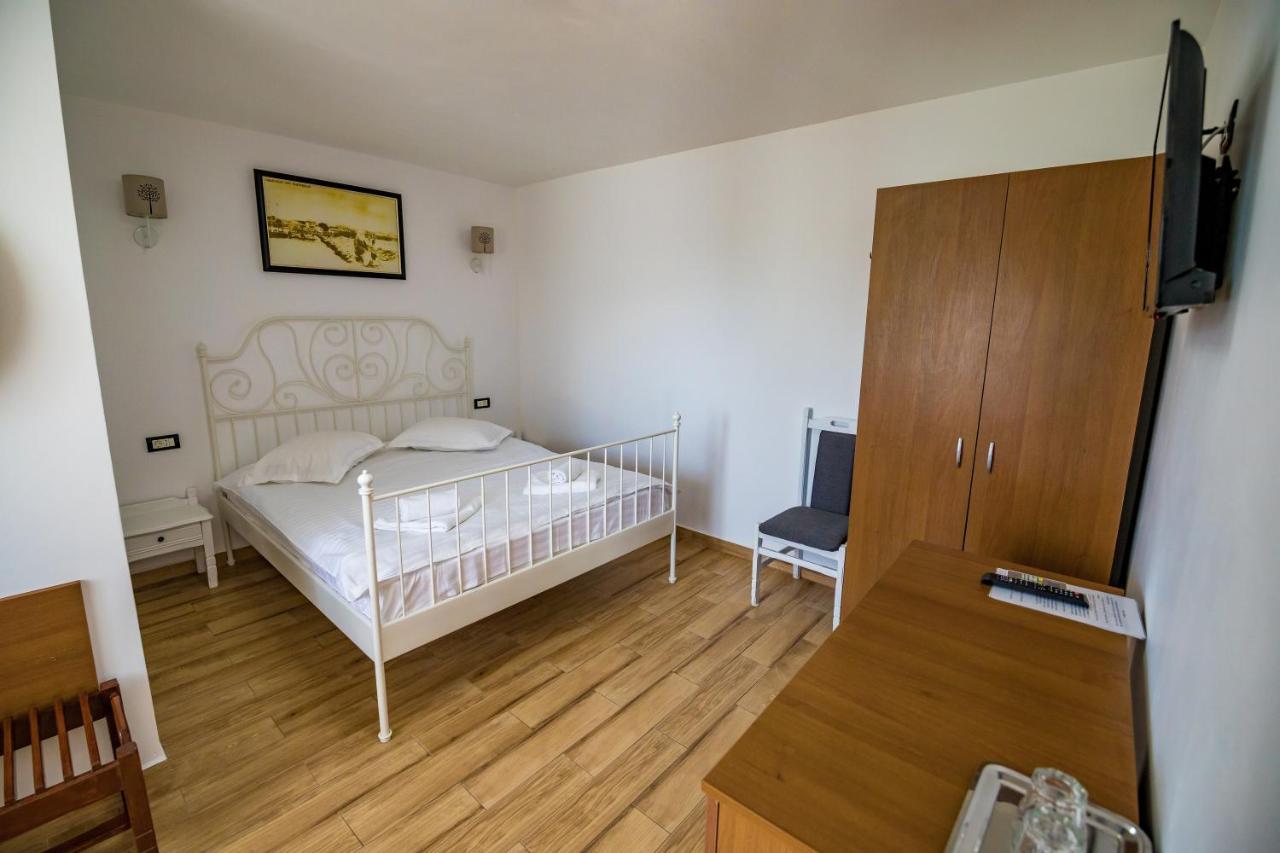 מלון Două Mai Casa Ypu מראה חיצוני תמונה
